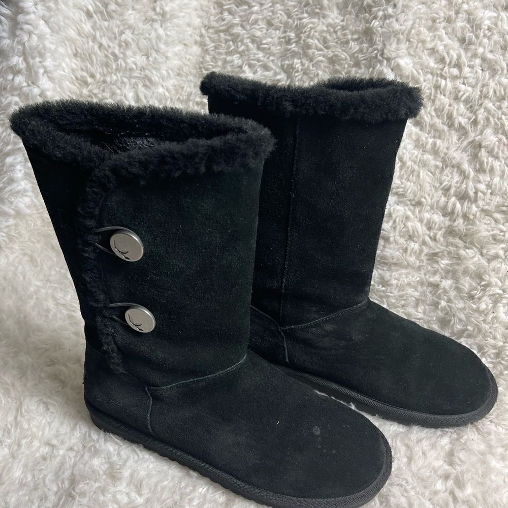 Koolaburra By UGG  Kinslei Black suede mid calf boots  buttons accents size 8